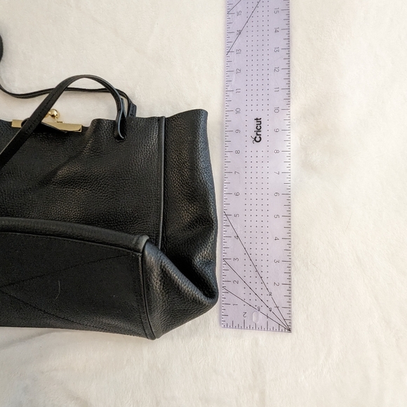 The Marc Jacobs Kiss Lock Tote - Picture 10 of 12